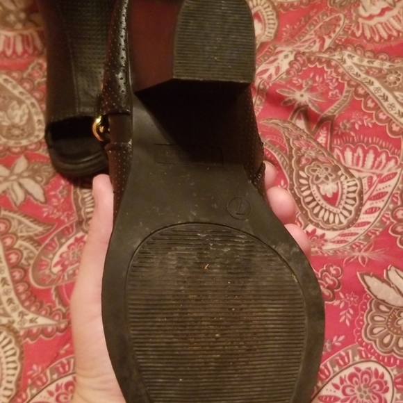 Heels - Picture 3 of 3